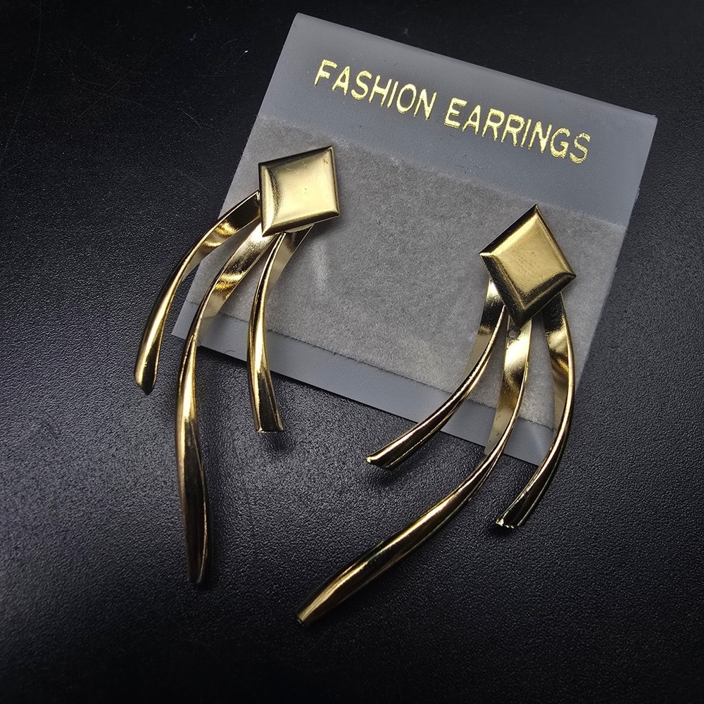 Gold Tone Twisted Kite Design Earrings Vintage NOS On Card 1980s 1990s